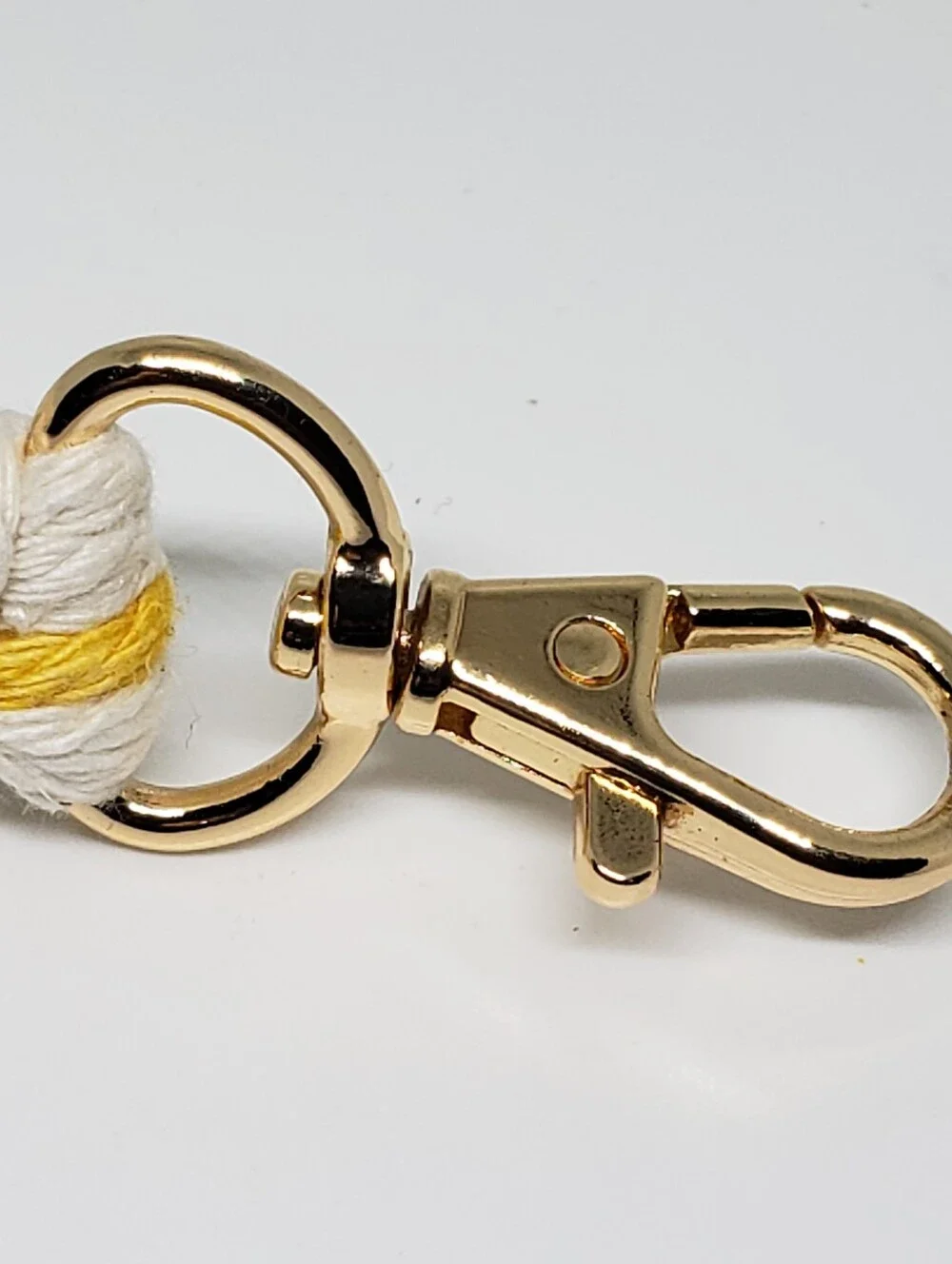 White and Yellow Boho Daisy Crochet Flower Wristlet Keychain NEW, NO TAGS